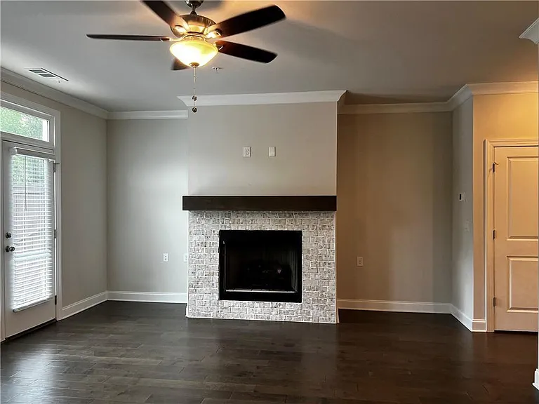529 Clover Ln — Photo 8