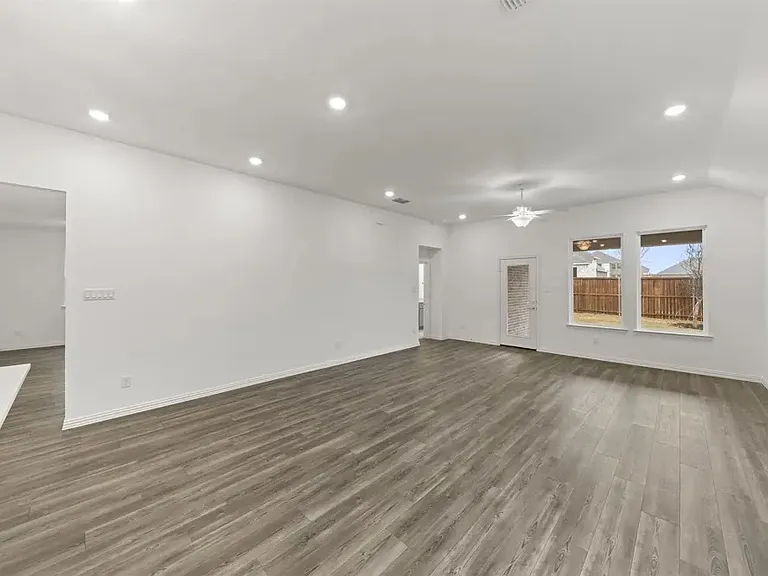 1825 Plymouth Dr — Photo 7