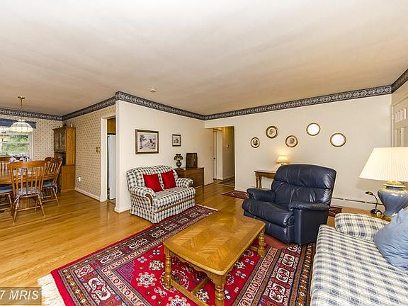 4th image of 1004 Broadmont Ter