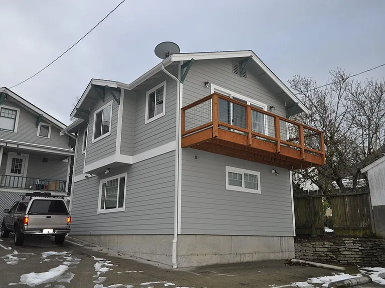 1107 High St — Photo 1