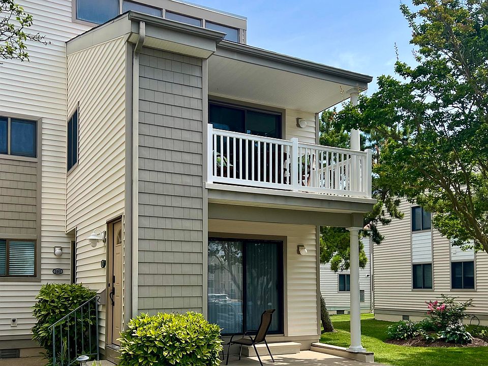1st image of 160 N Basin Dr #160