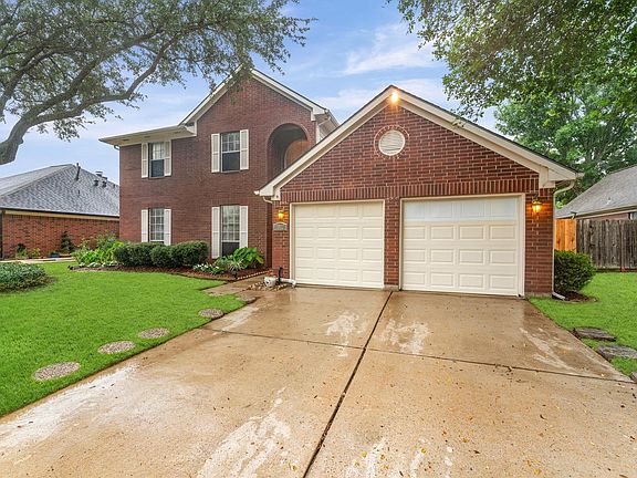2nd image of 3820 Pin Oak Dr S