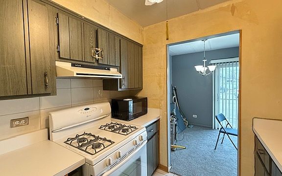 3rd image of 4420 W 111th St APT 104