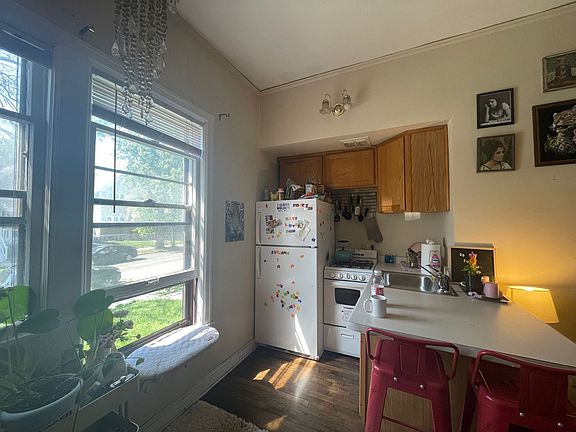 3rd image of 1830 N Oakland Ave #8