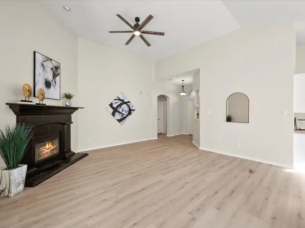12829 Dorset Dr, Fort Worth, TX 76244