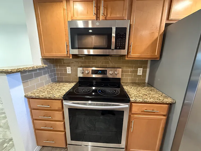 12055 Alta Carmel Ct #181 — Photo 3