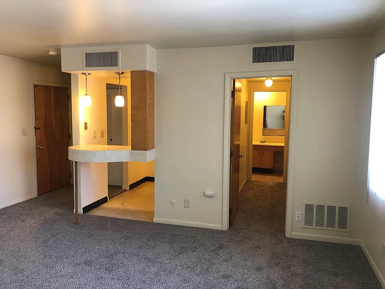1100 Center Ave #303 — Photo 2