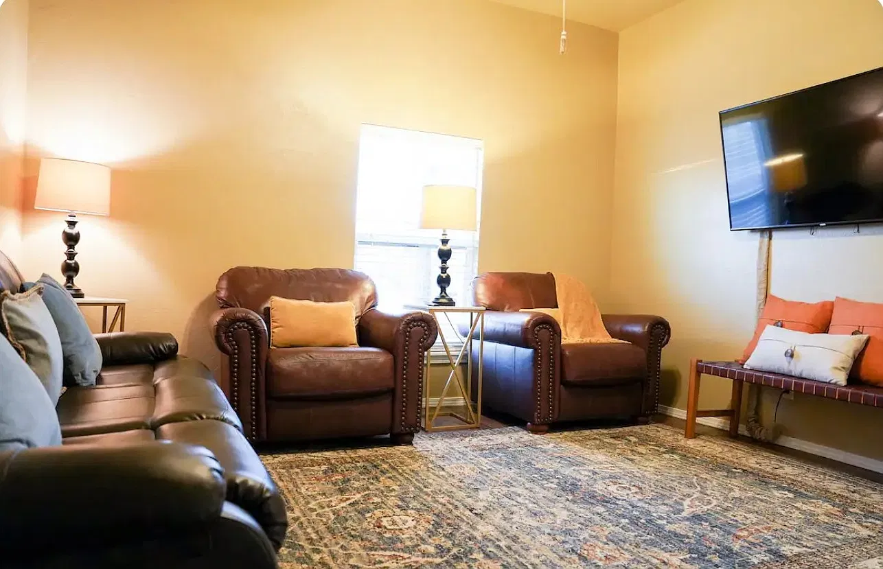 3 bed, 1420 sqft, $1,200 — Photo 1