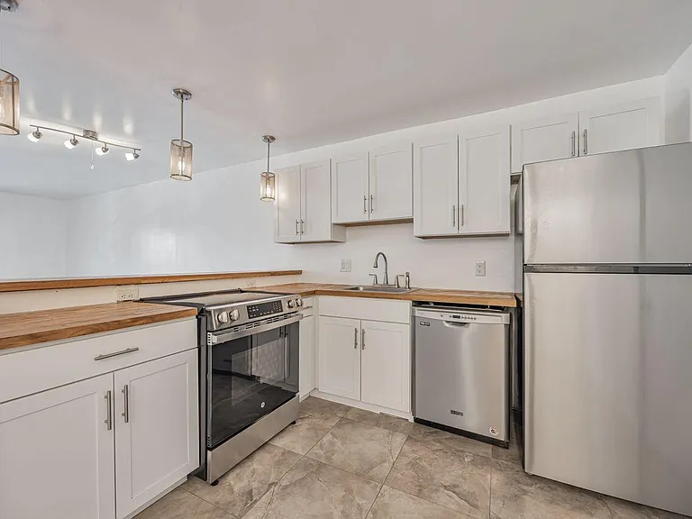 22605 SW 66th Ave #206 — Photo 3