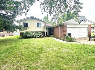 5076 Spring Well Ln, Grand Blanc, MI 48439