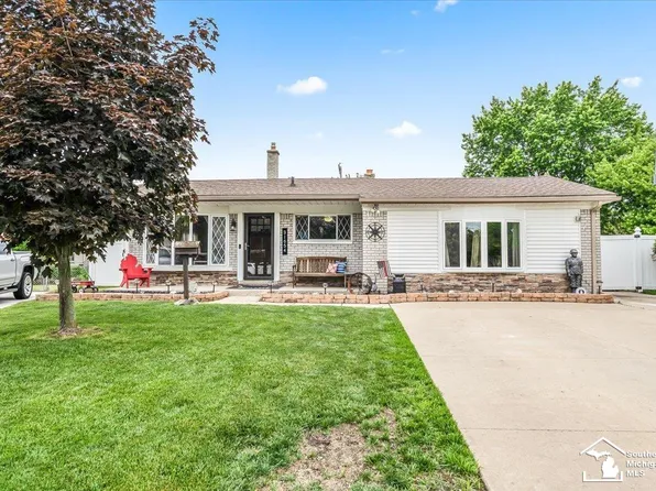 31654 Williams Ct, Rockwood, MI 48173