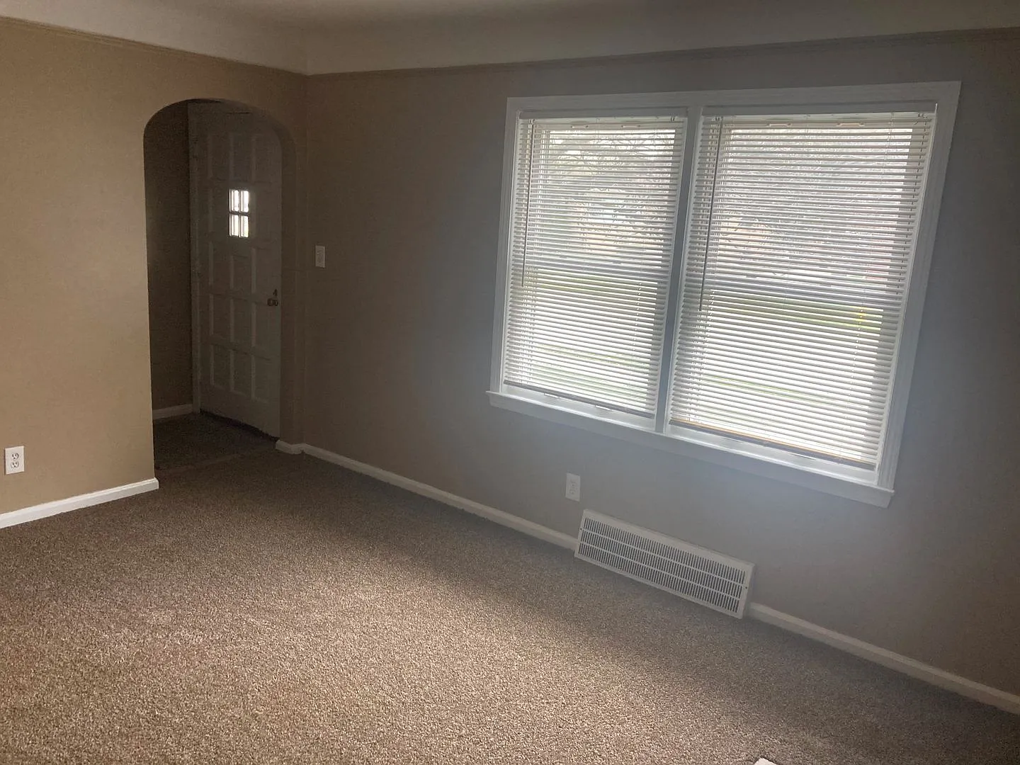 3 Bedroom, 1 Bath Bungalow Move in Ready Sec. 8 OK — Photo 4