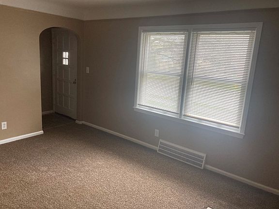 4th image of 22074 Pleasant Ave