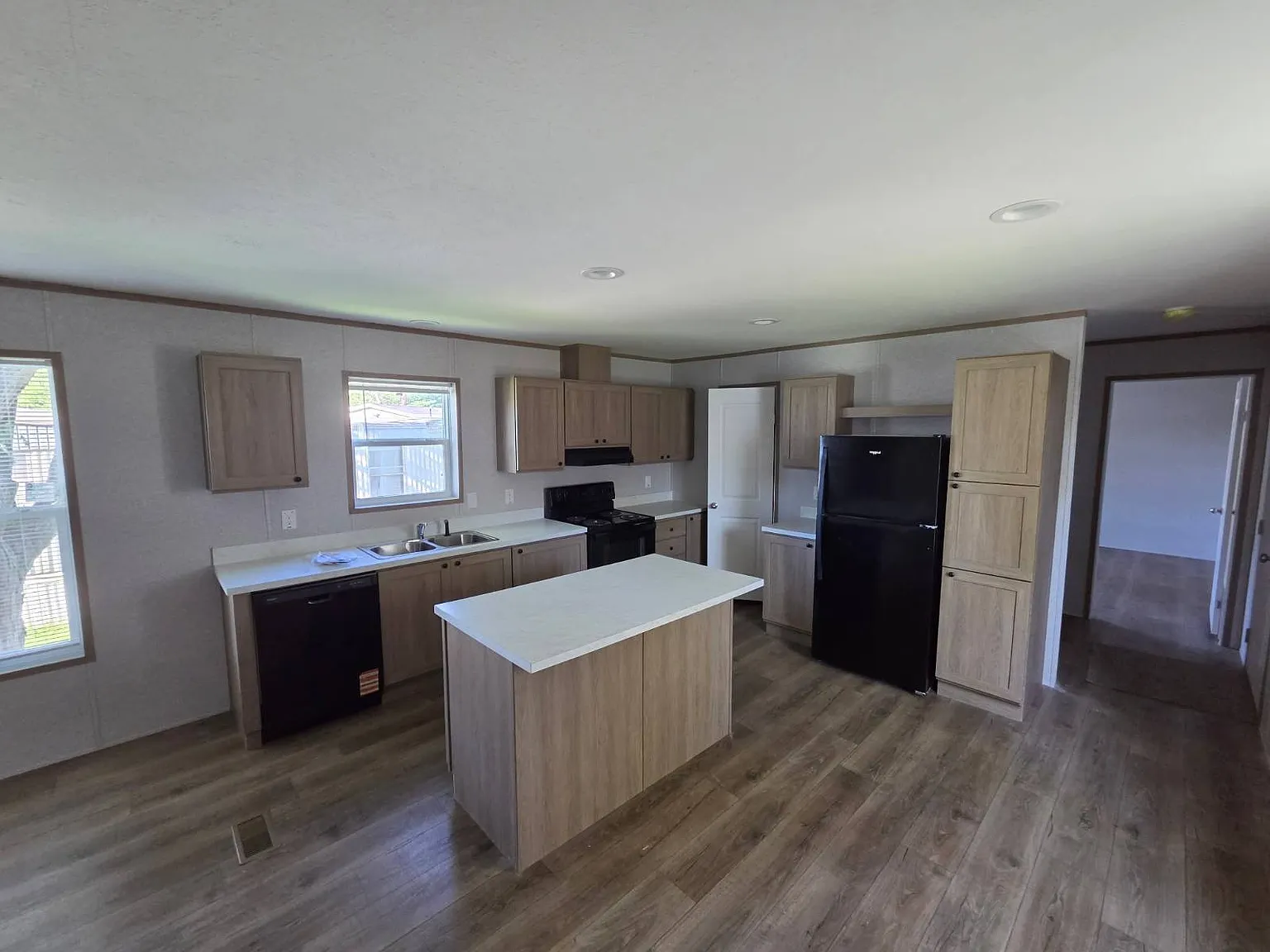 3 bed, 2.0 bath, $1,195 — Photo 1