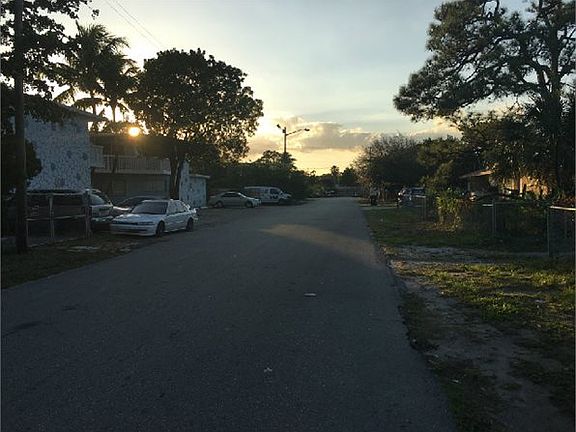 4th image of 2829 NW 7th Ct