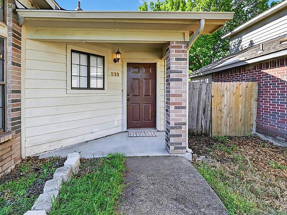 4th image of 210 Cutting Horse Ln
