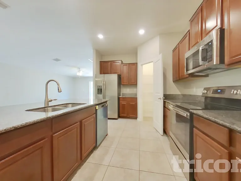 1724 Broad Winged Hawk Dr — Photo 5