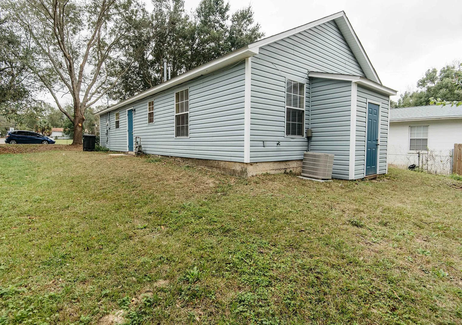 Completely Renovated 3 bed 2 bath single family home — Photo 4