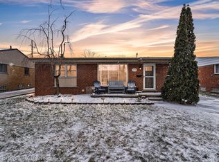 15738 Scott St, Southgate, MI 48195