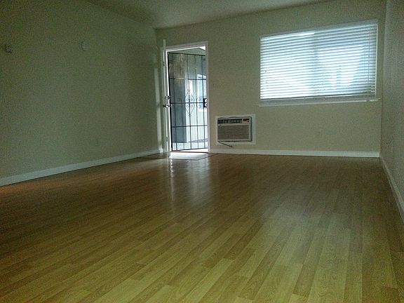2nd image of 1017 H St APT 21