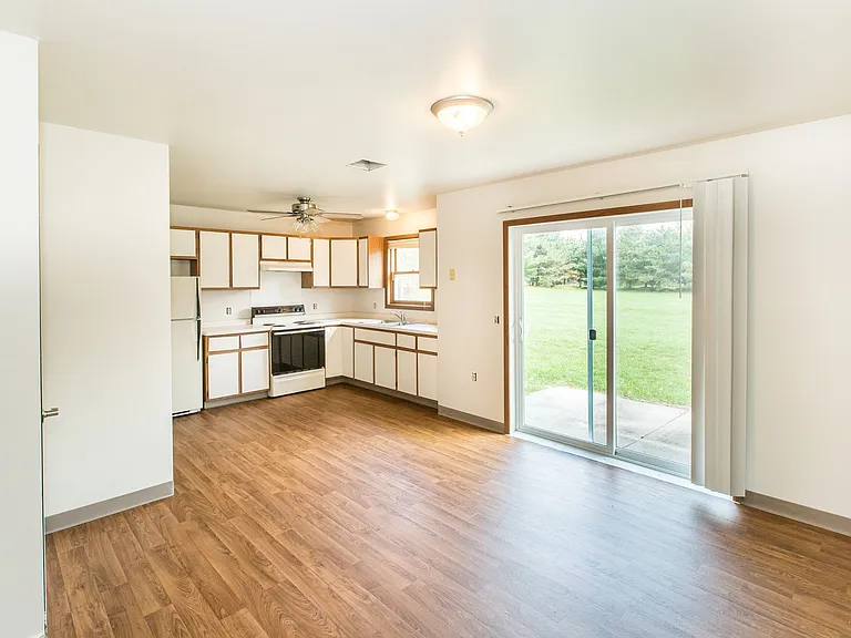 Hickory Drive and Pinecrest Apartments — Photo 18