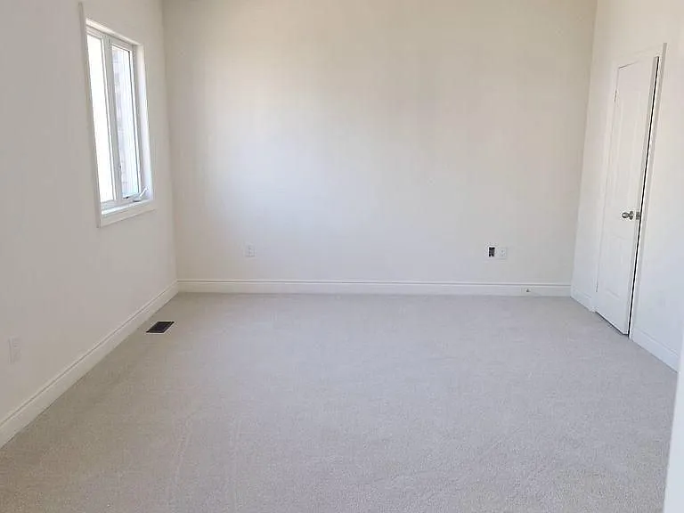 172 Bloomfield Cres — Photo 8