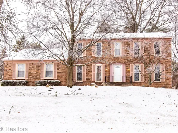 3432 Buckingham Trl, West Bloomfield, MI 48323