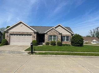 16 Stonefield Ln, Charleston, IL 61920