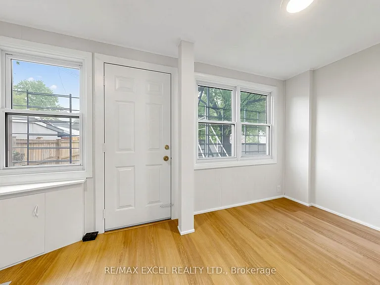 259 Victoria Ave N #MAIN — Photo 13