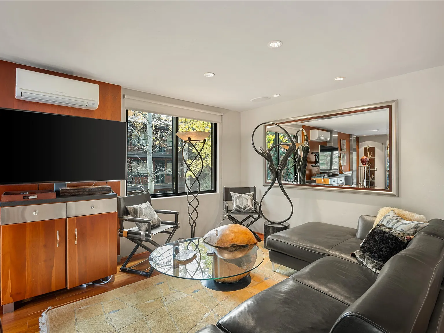 4 bed, 4.5 bath, 1852 sqft, $40,000 — Photo 3