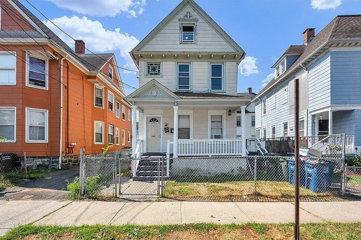 3 bed, 875 sqft, $2,000 — Photo 1