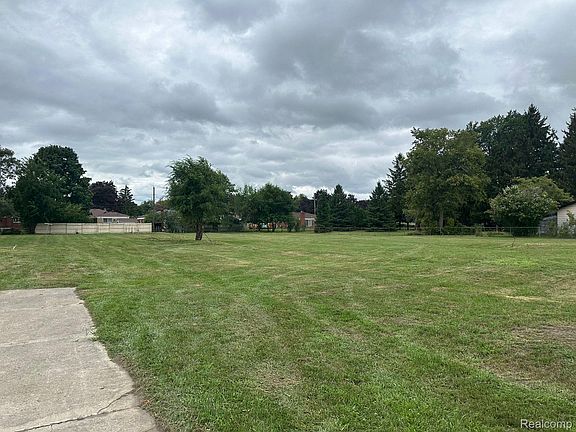 5th image of 27365 Ryan Rd