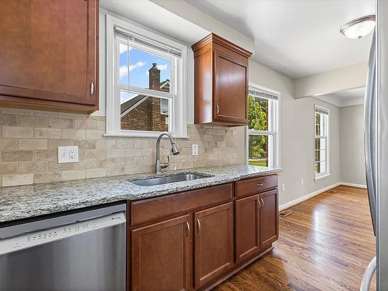 13710 Balfour St — Photo 8