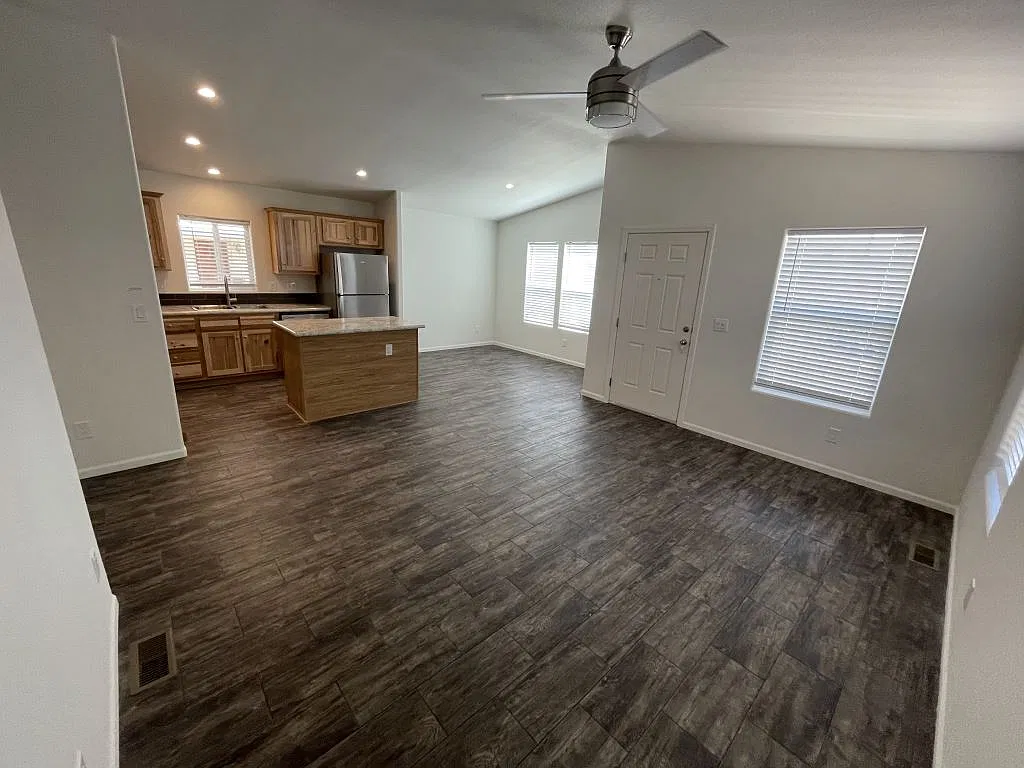 2 bed, 2.0 bath, 1056 sqft, $1,640 — Photo 3