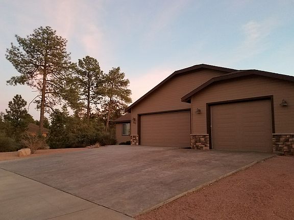 Huge 3 car garage with epoxy