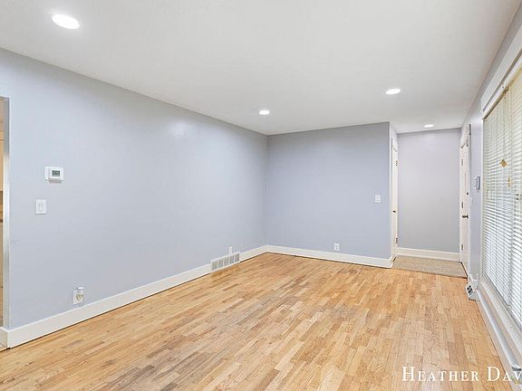 3rd image of 14615 James St