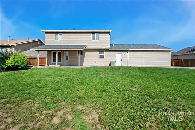 1437 NE Cinder Loop — Photo 5
