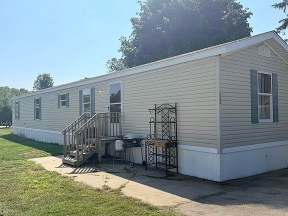 3rd image of 111 Maple Ct