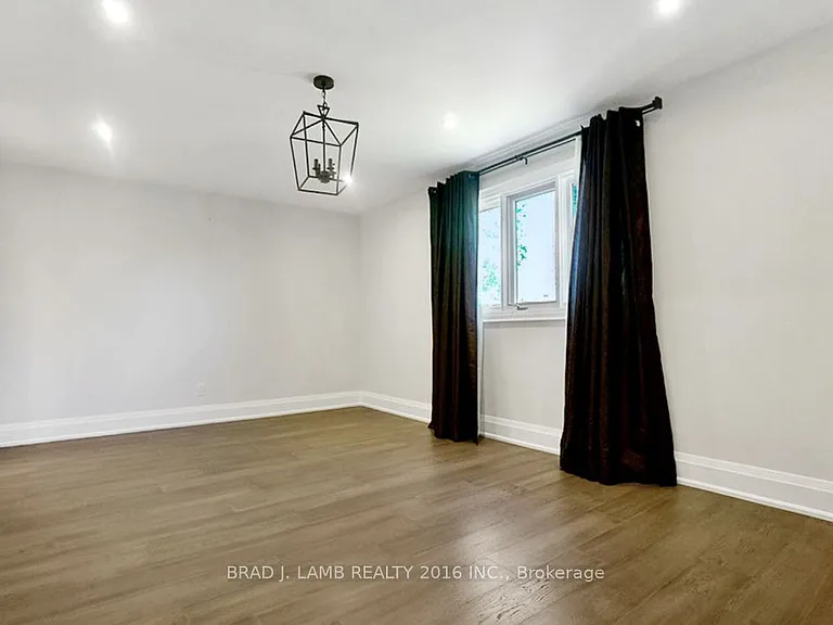 62 Royal Garden Blvd — Photo 18