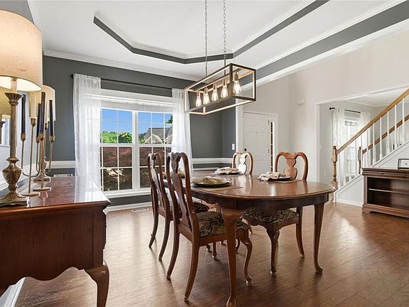 3rd image of 504 Crestview Ct