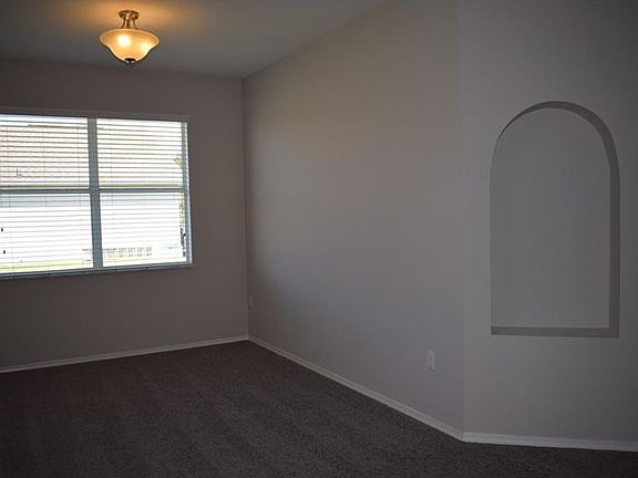 5th image of 8183 Woodvine Cir