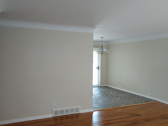 5th image of 7256 Whitaker Dr