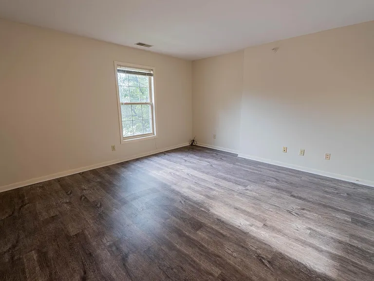 100 Northridge Dr #5 — Photo 6