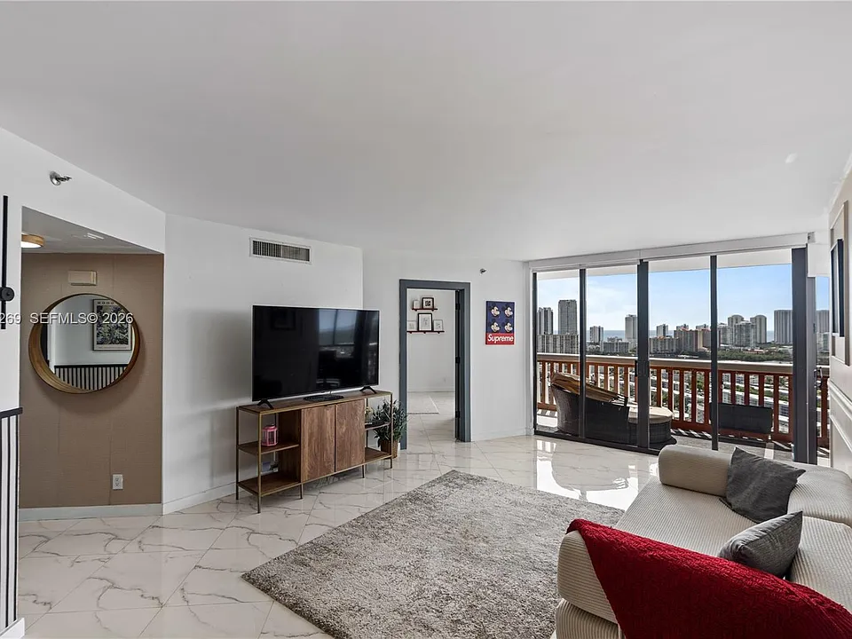 1000 W Island Blvd #2803