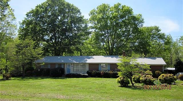 2nd image of 810 Safrit Rd