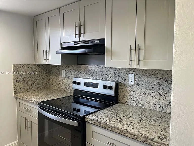 1787 SW 7th St #7 — Photo 4