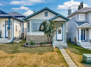 142 W Arbour Meadows Close NW, Calgary, AB T3G 5J4