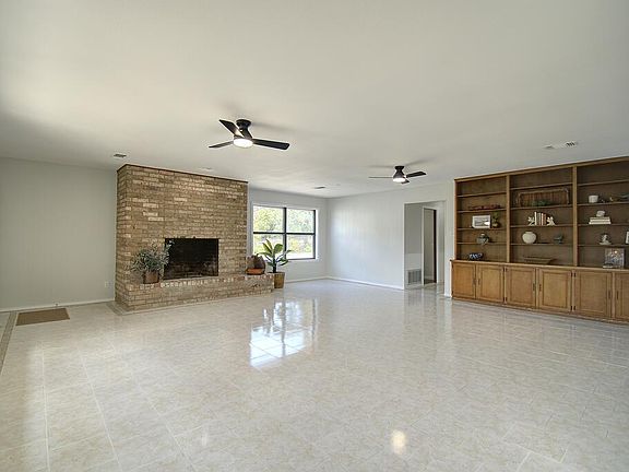 3rd image of 307 Westway Dr