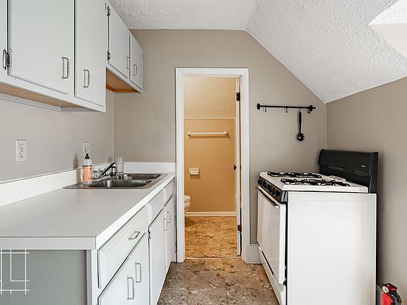 2nd image of 836 Neil Ave APT 3