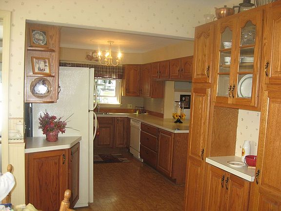 5th image of 740 Crosse Ave